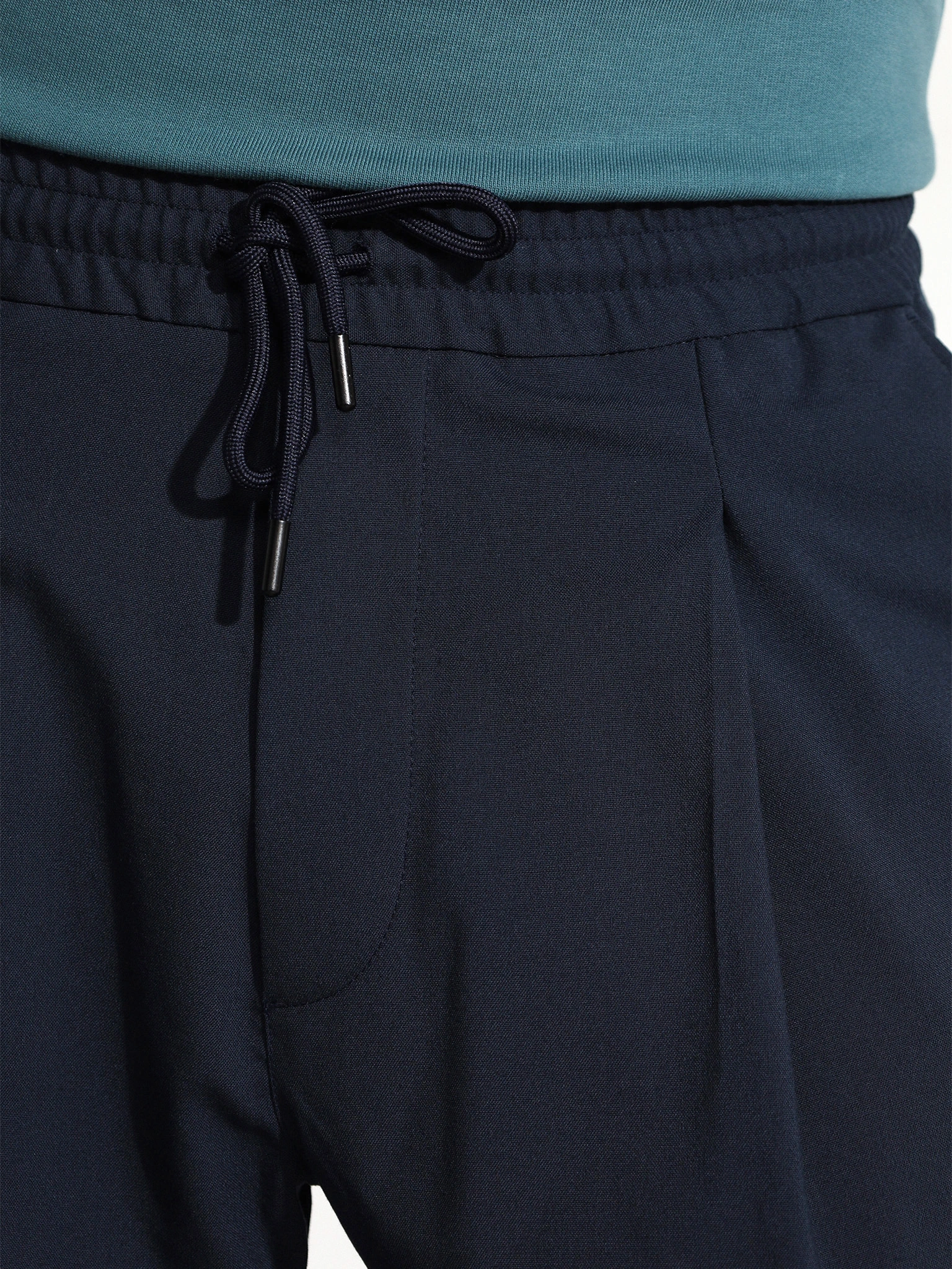 Брюки бежевого цвета прямого кроя без застежки